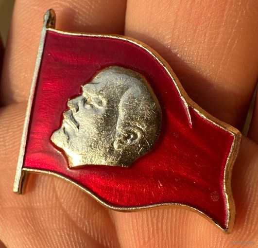 Значок. Ленин