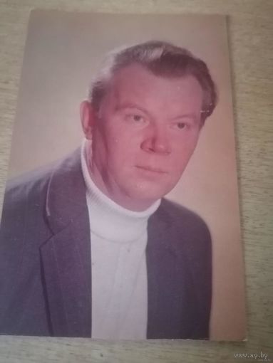 Артист Евгений Шутов.