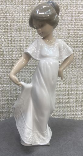 Статуэтка винтажная "Как мило", фарфор Nao для Lladro, Испания, 1989 год, высота 21 см