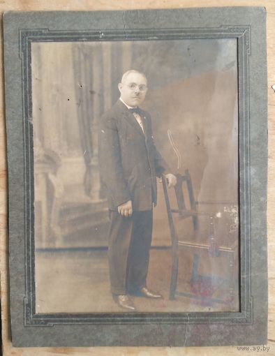 Фото мужчины. 1920? 16х22 см. На паспарту 19х25 см