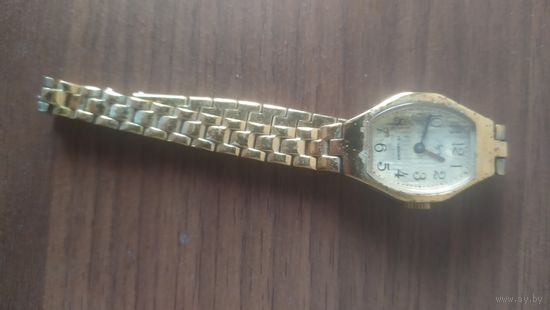 Часы  Луч наручные с браслетом.