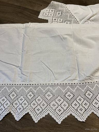 Старинный подзор с кружевом ручной работы