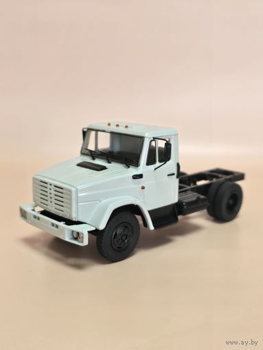 ЗИЛ-4333  масштаб 1:43 (Автоистория)
