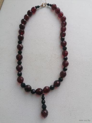 Бусы гранатовое стекло