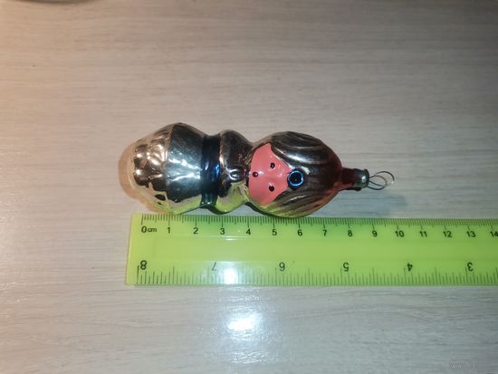 Ёлочная, стеклянная игрушка "Волшебник", времён СССР, длина 9 см., сколы в районе подвески, закрываются металлической частью.