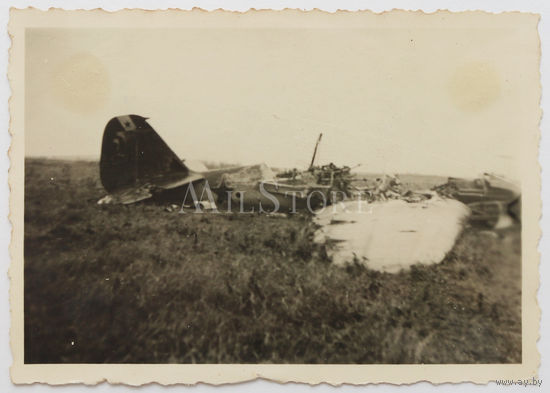 Сбитый советский самолет.