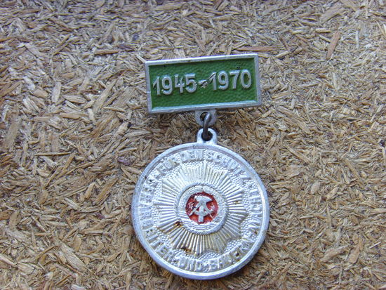 Знак 25 лет боевым группам рабочего класса ГДР