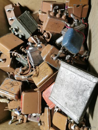 КОНДЕНСАТОРЫ В МЕТАЛЕ -ДЕШЕВО ЗА 1 КГ 1.5Р