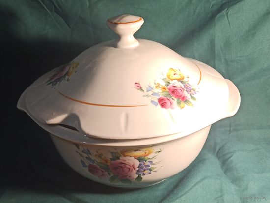 Супница, винтажная, фарфоровая с растительным цветочным декором. Добрушский фарфоровый завод.