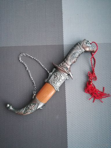 Сувенирный кинжал в коробке