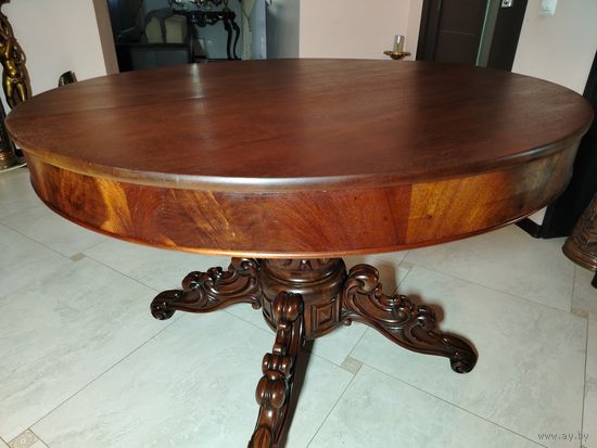 Стол обеденный