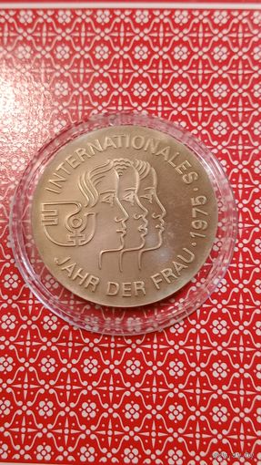 ГДР 5 марок 1975 год женщины