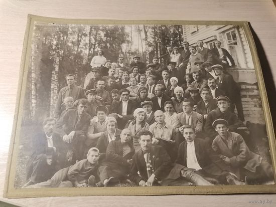 Фото, 1930-е года, размер 23*17 см., приклеено к плотному картону.