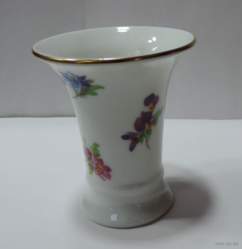 Вазочка фарфоровая фирмы "KPM" 60-70-е годы Германия. Высота 7.5 см.
