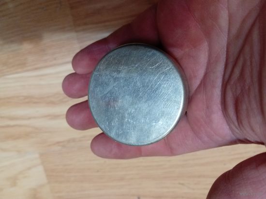 Баночка жестяная