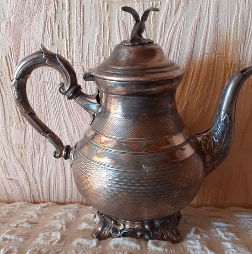 Чайник старинный. серебрение. Птичка на крышке. Бельгия