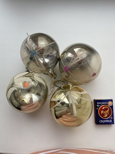 Елочные игрушки Шары.