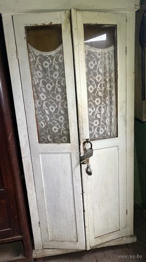 Шкаф старинный для кухни со стеклом,50-ые годы