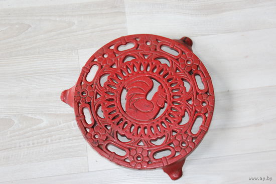 Подставка под горячее с изображением петушка.