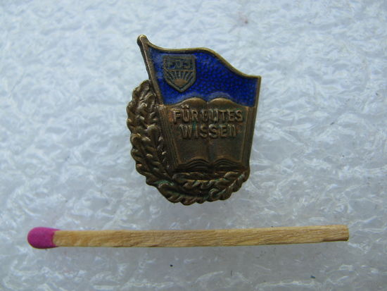 Знак ГДР. Комсомол. Fur gutes wissen. За хорошие знания. тяжёлый