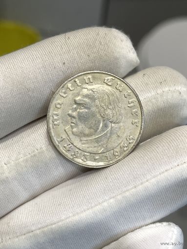 Неплохие 2 марки 1933 лютер  с рубля !