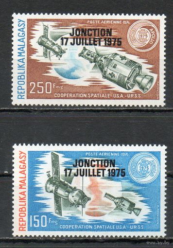 Космос Мадагаскар 1975 год серия из 2-х марок с надпечаткой
