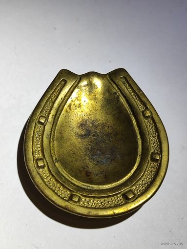 Пепельница подкова.