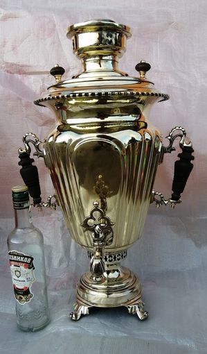Самовар  "Александра Баташёва в Тулъ". Форма "Цыганка" .