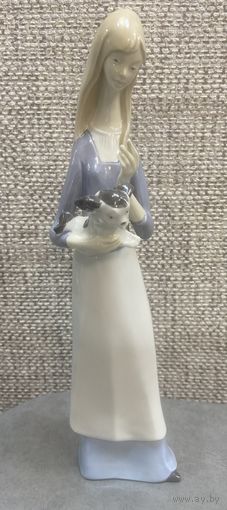 Фарфоровая статуэтка Девушка с собакой. Graefenthal. Германия. Высота 29 см.