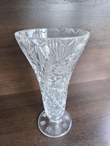 Ваза хрустальная (35см)