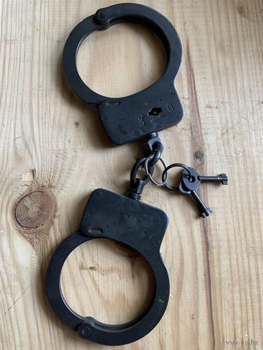 Советские оригинальные наручники из системы Внутренних Войск. С ключами по-родне.