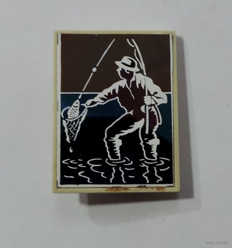Значок фарфоровый "Рыбалка" СССР.