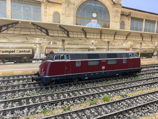 Локомотив BR 220 PIKO (цифровой). Масштаб НО 1:87.