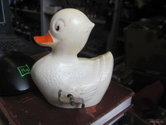 Заводной утенок. Советская пластиковая игрушка.