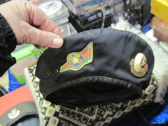 Берет танкиста ВС РБ на 57 размер.