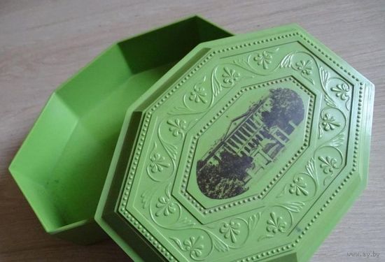 Шкатулка карболитовая Смольный СССР (без верхней крышки) .