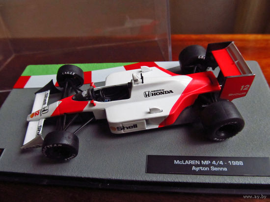 Модель автомобиля 1-43 Фомула 1 Formula 1 F1 McLaren MP 4-4 1988 Ayrton Senna В комплекте модель, бокс, журнал Состояние модель как новая журнал отличное