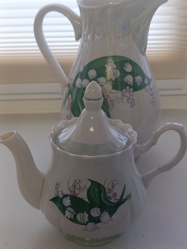 Кувшин (Сливник) и чайник-заварник.Минский фарфоро-фаянсовый завод.СССР.