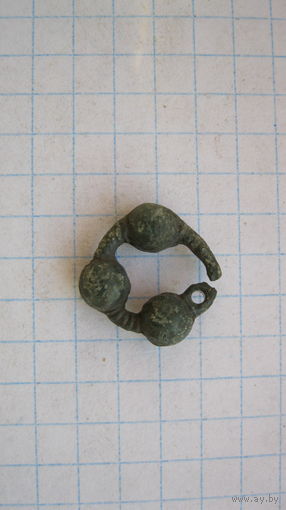 Древняя привеска, серьга. Бронза.