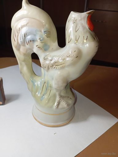 Антикварная фарфоровая статуэтка-штоф (графин) - Петушок , произведенная на Городницком фарфоровом заводе (ГФЗ) в период СССР (ориентировочно 1950–1970-е годы).