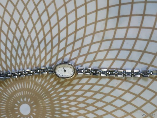 Часы наручные  с браслетом ЛУЧ  . В ремонт,коллекцию,на запчасти. Состояние на скане.