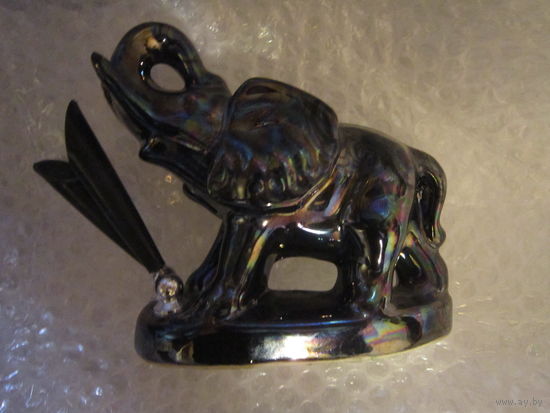 Слон . Старый фаянс . Подставка для ручек