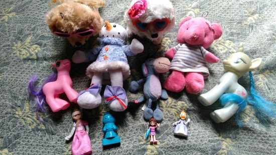 Игрушки разные одним лотом, собачки, лошадки, мишка