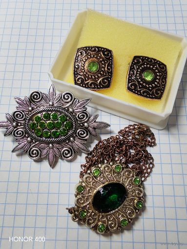 Лот винтажной бижутерии. Завод Рекорд. Брошь, кулон, запонки.