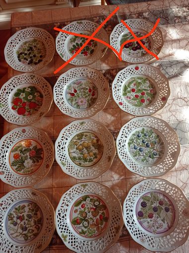 Тарелка из прорезного фарфора. Серия "Ягоды". Шуман. Германия