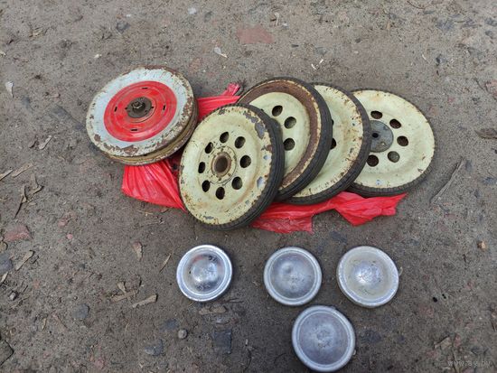 Запчасти на Железную педальную машинку