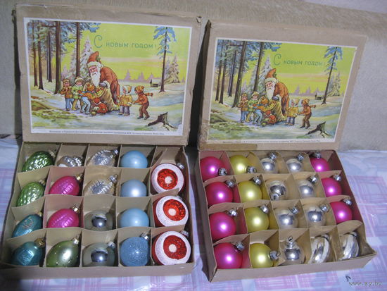 2 коробки ёлочных игрушек производства ГДР лотом