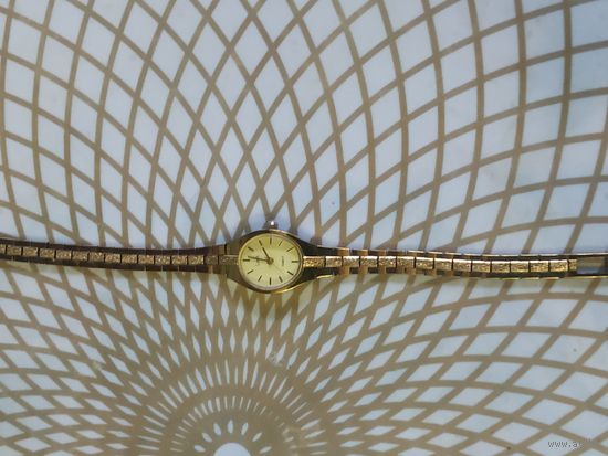 Часы наручные  с браслетом ЛУЧ  . В ремонт,коллекцию,на запчасти. Состояние на скане.