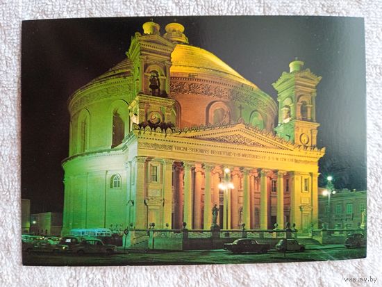 Мальта. Освещённый купал