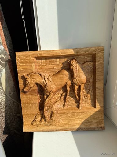 Панно резное из дуба Лошади